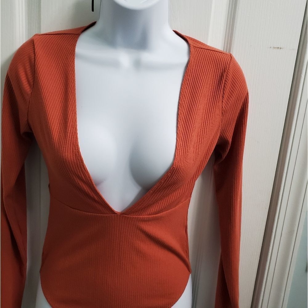 Forever 21 knit long sleeve cleavage bodysuit - Picture 5 of 7